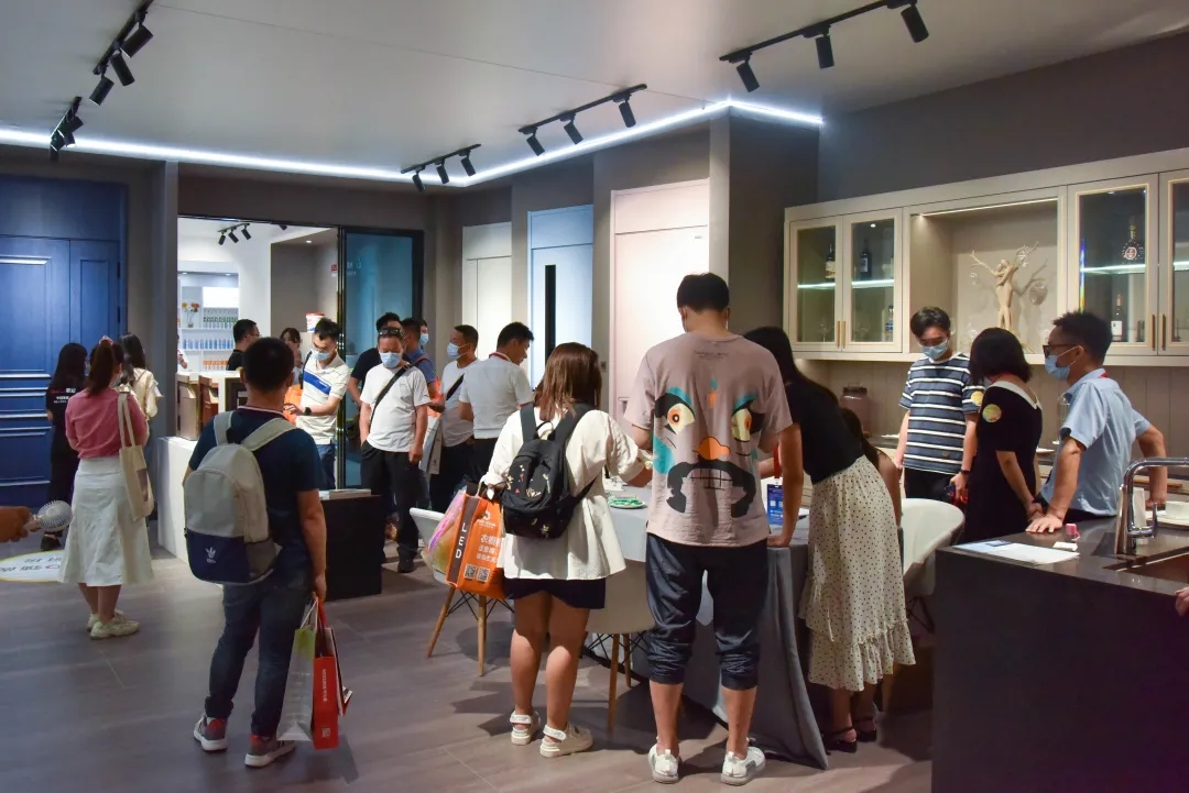廣州建博會(huì)丨直播打卡領(lǐng)尚品牌館，體驗(yàn)潮流家居生活